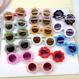 
            
                Load image into Gallery viewer, Daisy Sunglasses Kids
            
        